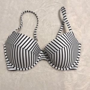 Shade and Shore bikini top. NWOT.